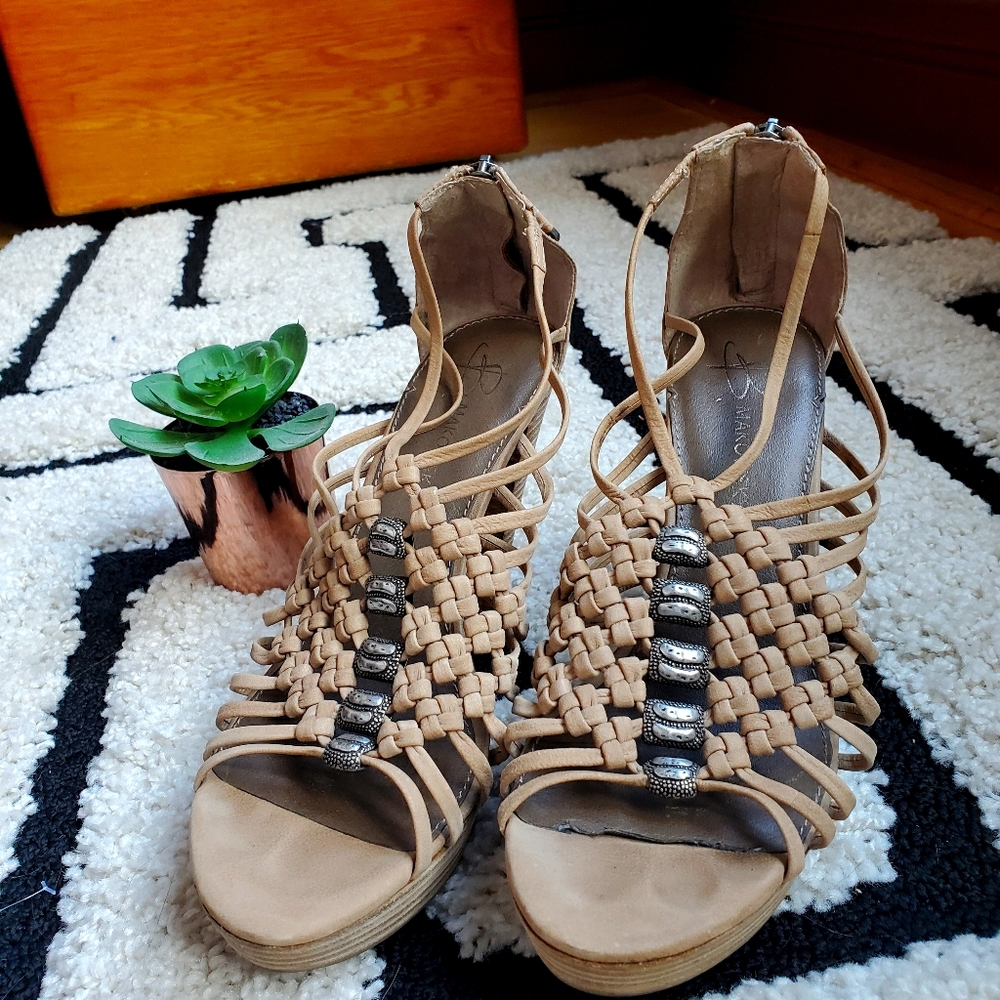 B Makowsky woven platform sandals